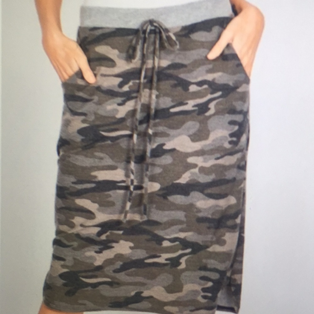 NEW Camouflage Skirt with pockets - Picture 1 of 5